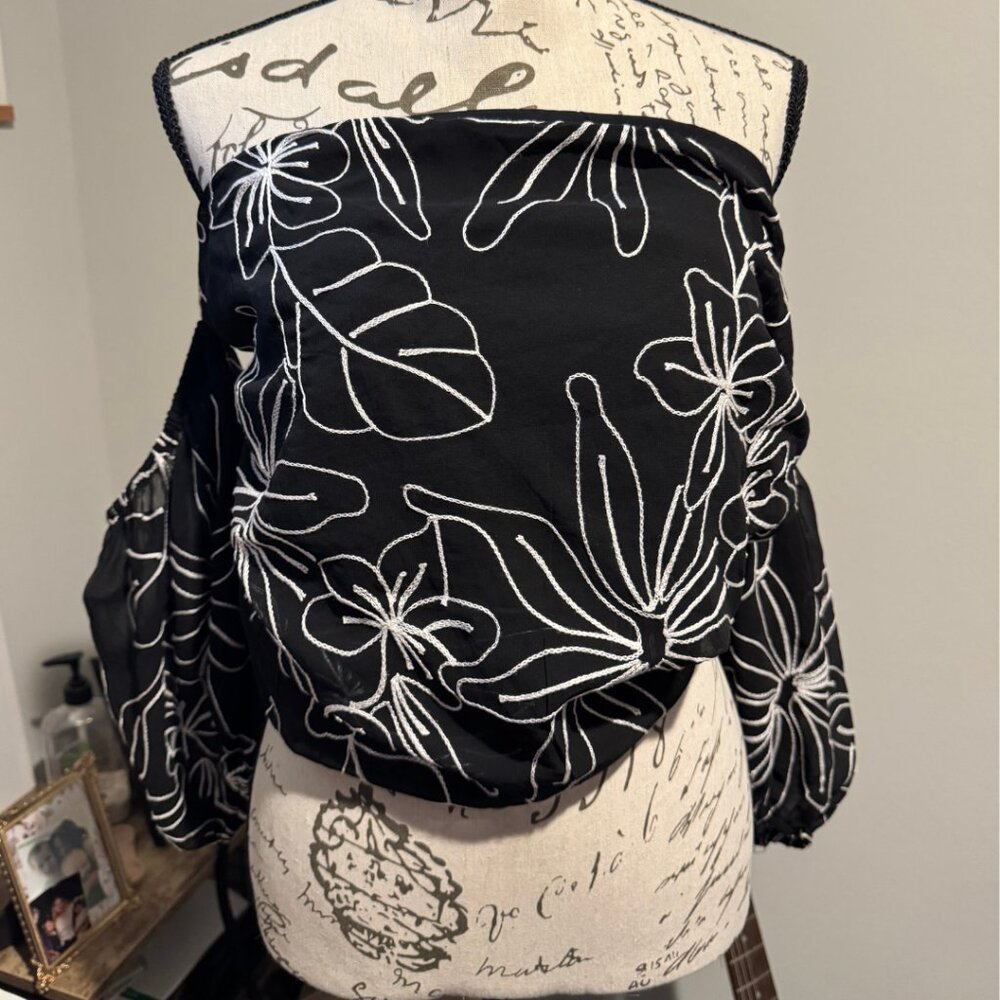 Black Off-Shoulder Crop Top with White Floral - XL